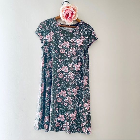 LOFT Dresses & Skirts - LOFT Floral Tee Shirt Dress Green MP Medium Petite